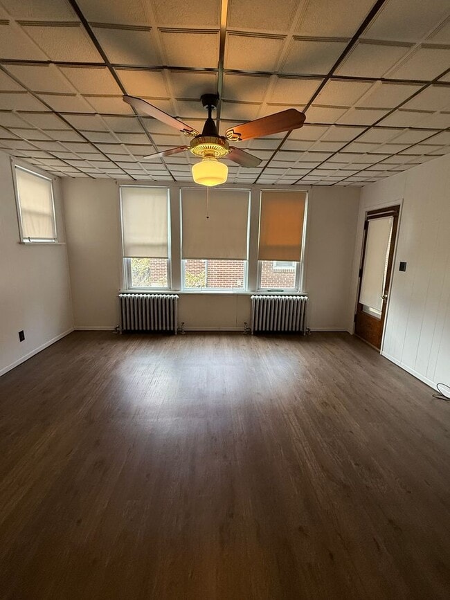 Building Photo - 114 W Harrisburg Ave