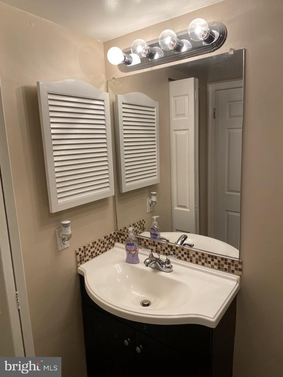 Building Photo - 5833 Orchard Hill Ct