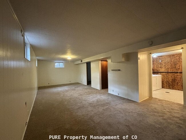 Building Photo - 3 bedroom ranch style home with 2-car garage!
