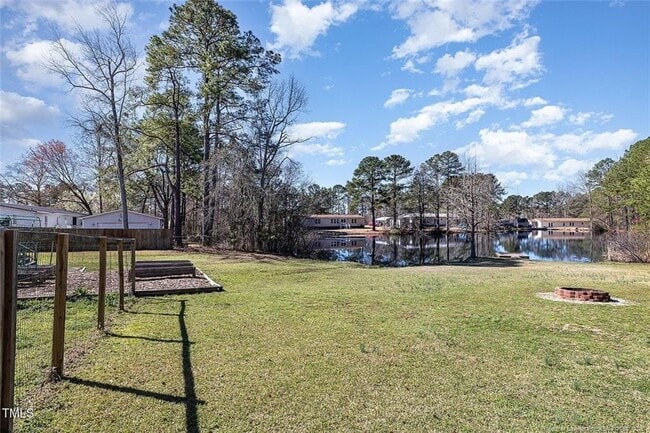 Building Photo - 18 5 Ponds Dr