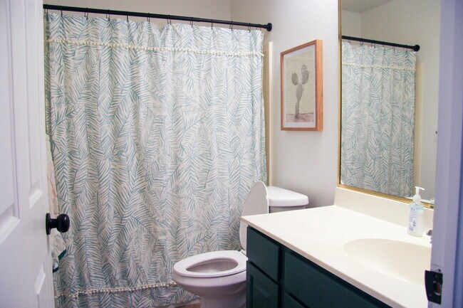 Building Photo - "Spacious 4-Bed, 3-Bath Townhouse Retreat ...