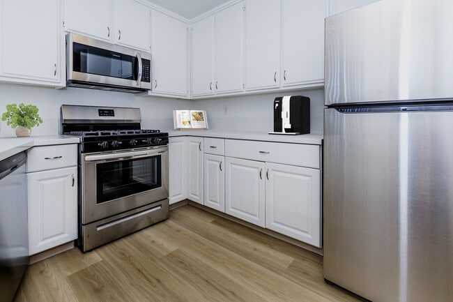 Building Photo - Brookside Apartments