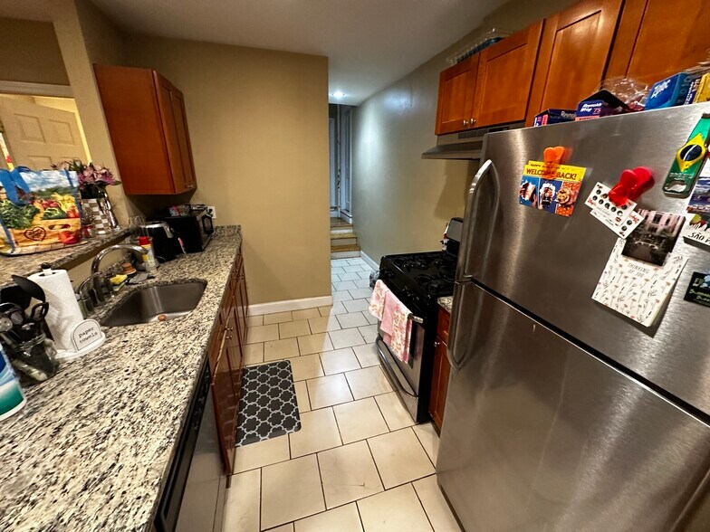 Building Photo - 60 Egmont St