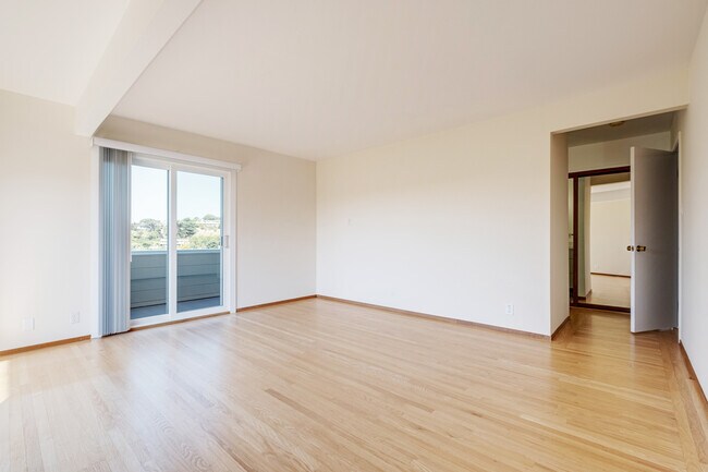 Building Photo - 90 Geldert Dr