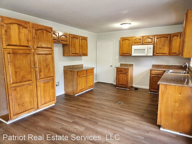 Building Photo - 3 br, 1.5 bath House - 830 Muskegon Drive