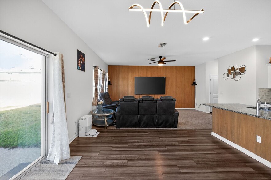 Building Photo - 35568 Shade Fern Ln