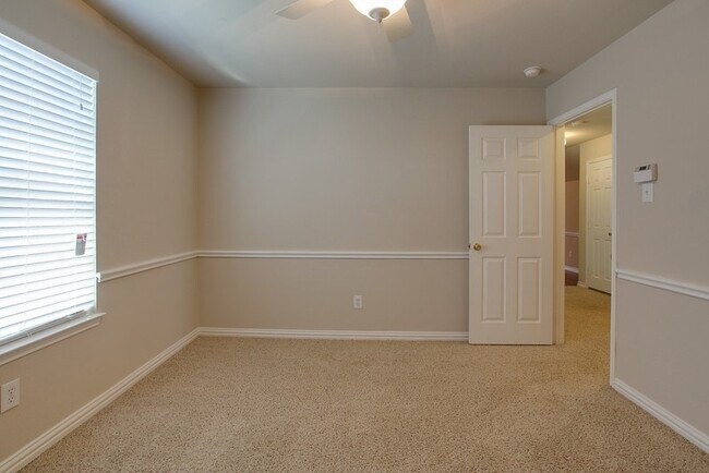 Building Photo - 11808 Pinyon Pine Dr