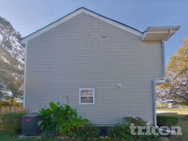 Building Photo - 7310 Ravanna Dr