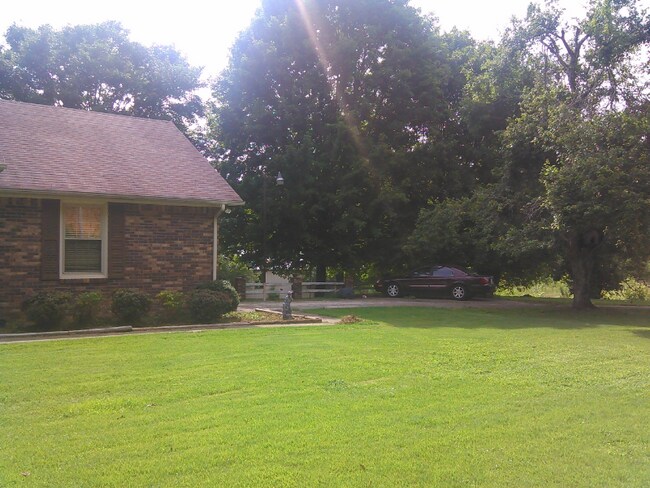 Building Photo - 8310 Middle Butler Rd