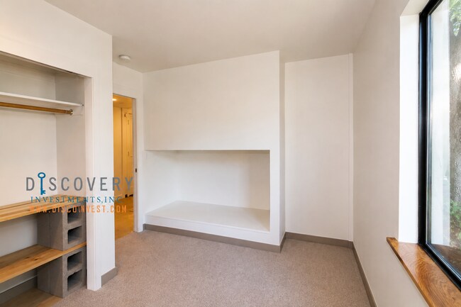 Building Photo - Montclair Four Bedroom Contemporary Late 20th Century Home