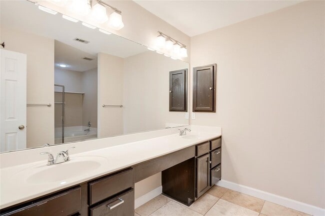 Building Photo - 11412 Kingsgate Dr