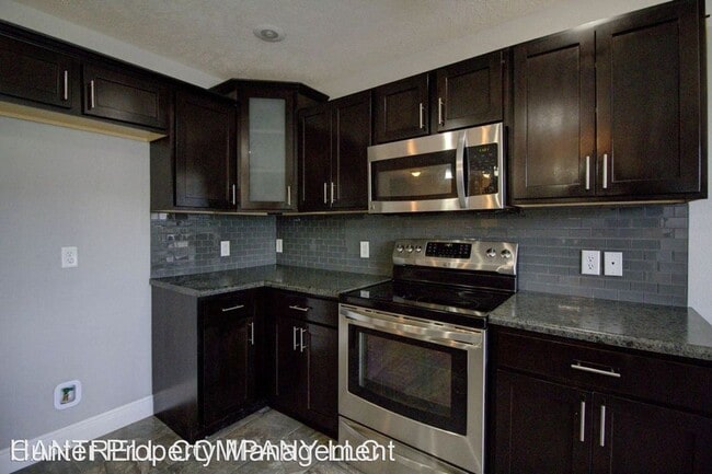 Building Photo - 4 br, 2 bath House - 874 E Sparrow Rd