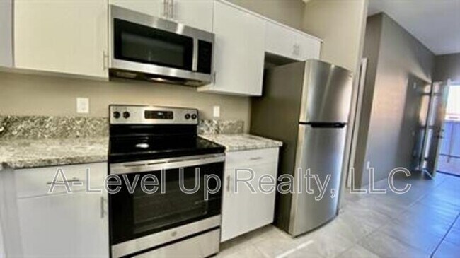 Building Photo - 1506 E 28th St