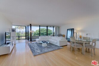 Building Photo - 4337 Marina City Dr