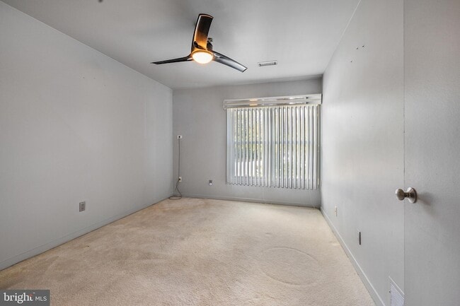 Building Photo - 5213 Le Parc Dr