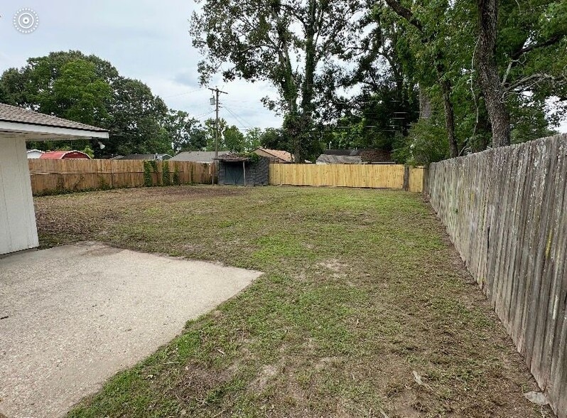 Building Photo - 11639 Auburn Dr