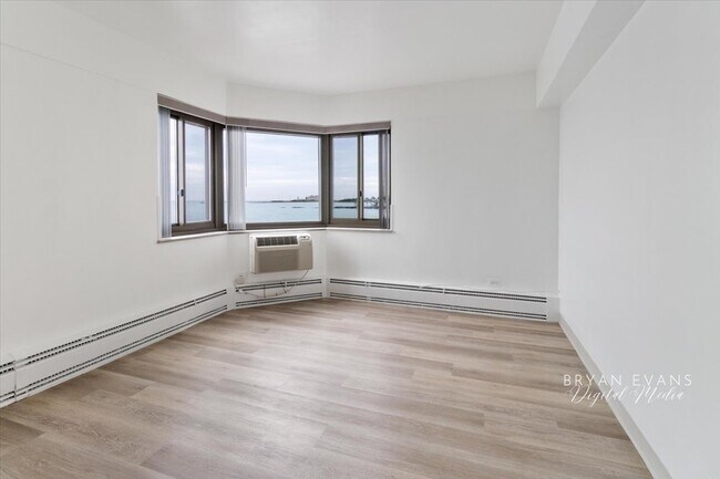 Building Photo - 7337 S South Shore Dr