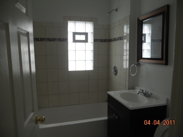 Building Photo - Updated Single Family 3 bedroom