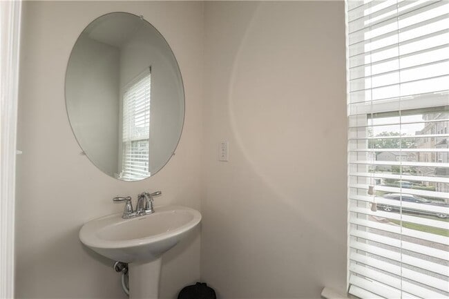 Building Photo - 915 Society Cir