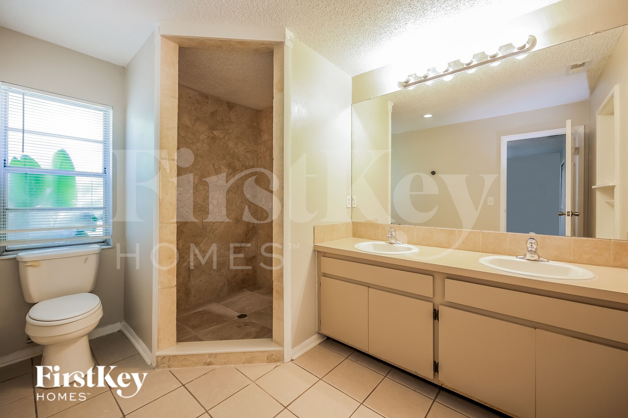 Building Photo - 727 SE 9th Pl