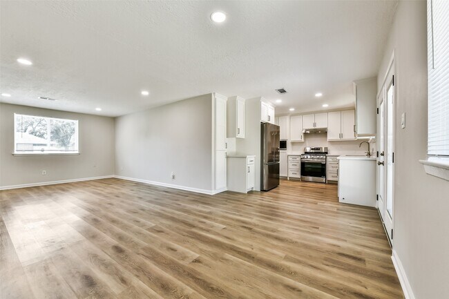 Building Photo - 515 Bellmar Ln