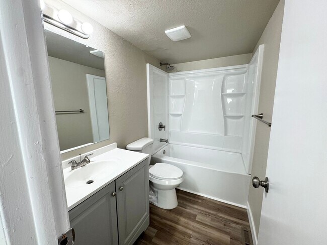 Building Photo - 2 Bedrooms with Private Bathrooms | Walk-In Closets | Laundry Hookups
