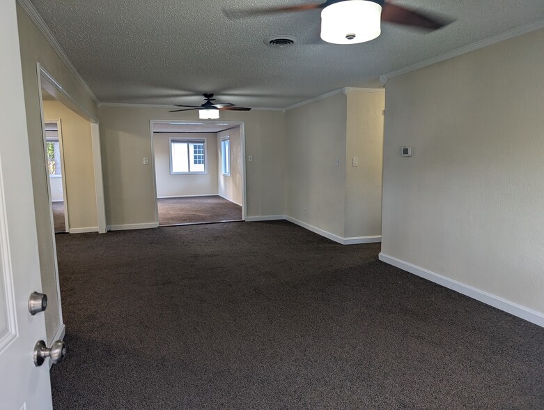 Building Photo - 645 Bottino Ln