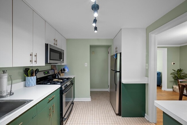 Building Photo - Furnished Rental in Shadyside