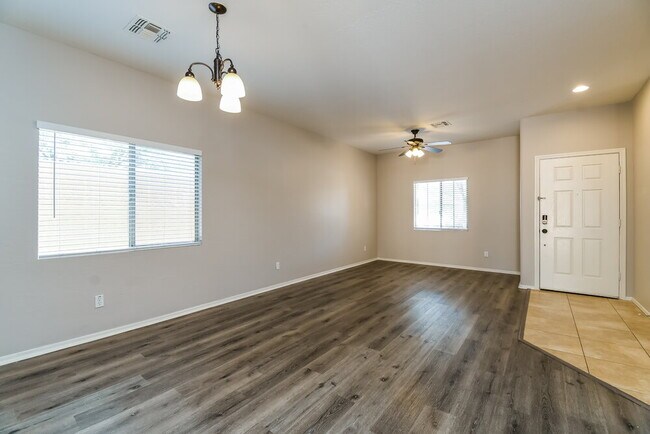 Building Photo - 5206 W Glass Ln