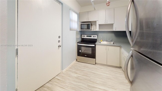Building Photo - 6830 Indian Creek Dr