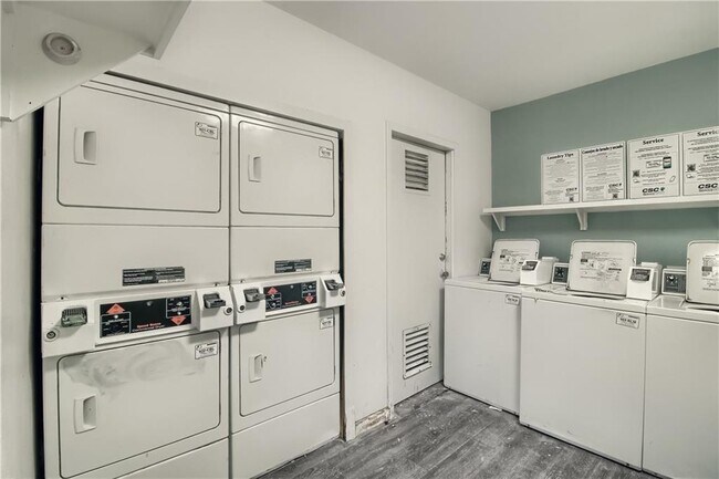 Building Photo - 1200 E 52nd St