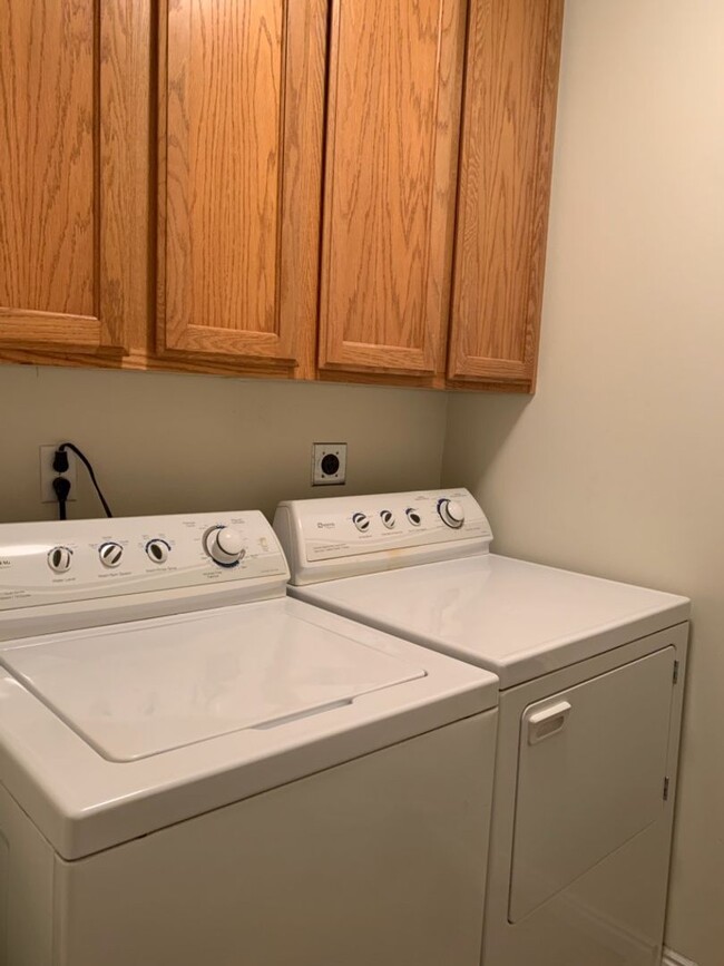 Building Photo - Beautiful Condo Near BYU and Provo Rec Center