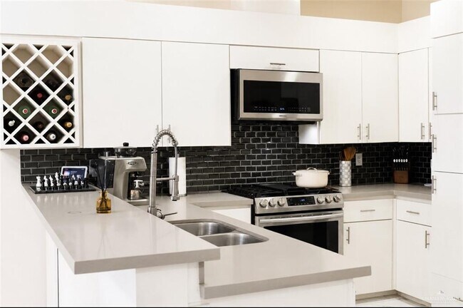Building Photo - 310 Rio Grande Dr