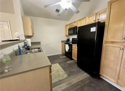 Building Photo - 3 bed, 3 full bath student housing availab...