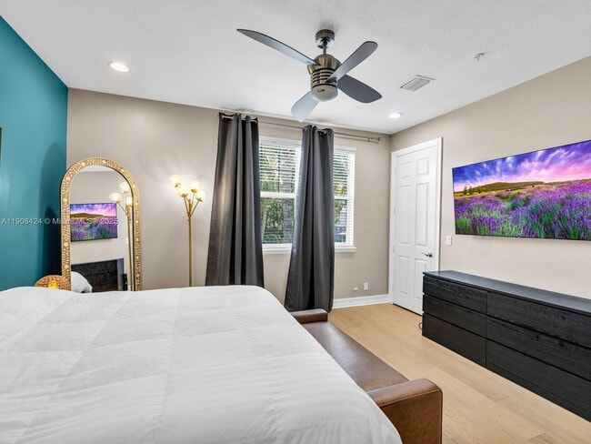 Building Photo - 2249 NE 9th Ave