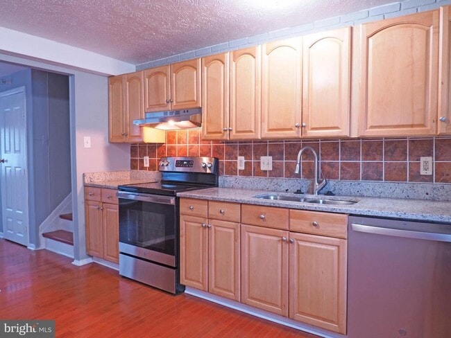 Building Photo - 12500 Sturdee Dr