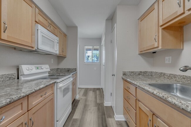 Building Photo - 362 Tabor Ave