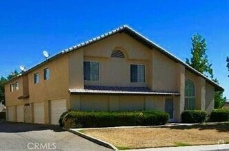 Building Photo - 1649 Pine Ct