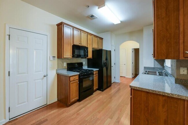 Building Photo - 981 Brownstone Ln SW