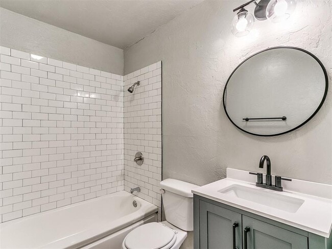 Building Photo - 3220 NE 14th Pl