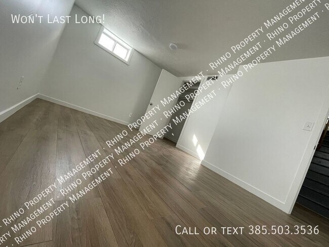Building Photo - 3 Bedroom/1 Bathroom Triplex in SLC