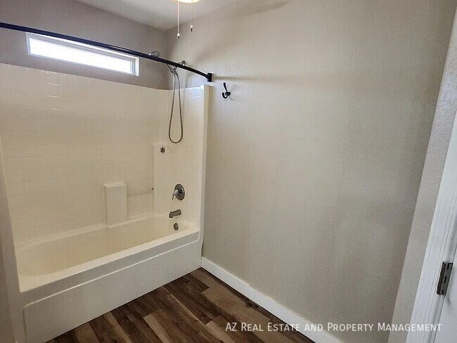 Building Photo - 8642 W Echo Ln