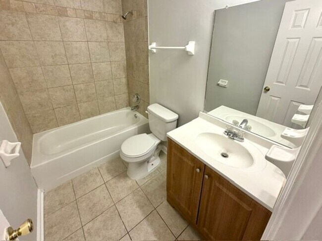 Building Photo - Spacious 4 bedroom 2 bath in Bartett