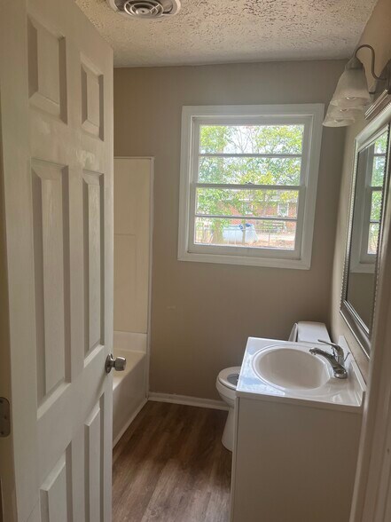 Building Photo - 3279 Ohara Dr S