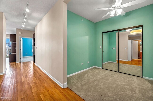 Building Photo - 1717 S Prairie Ave