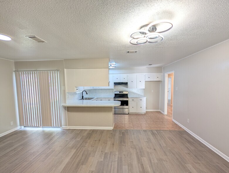 Building Photo - 9508 Labette Dr