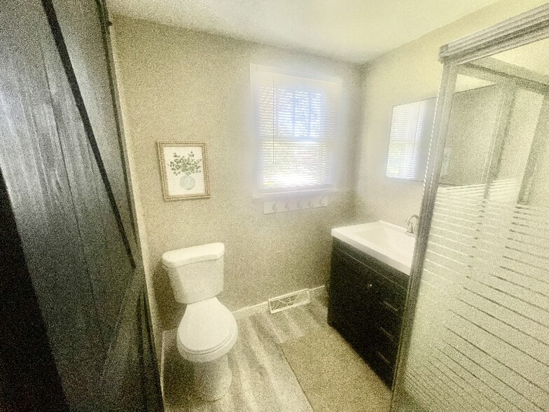 Building Photo - 1021 Keokuk St