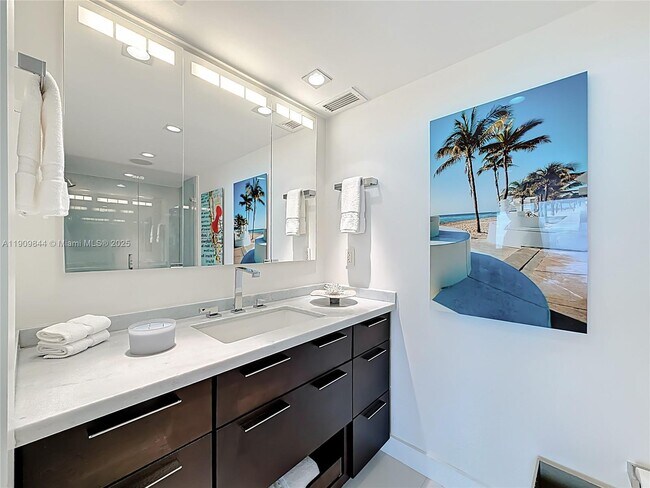 Building Photo - 2715 N Ocean Blvd