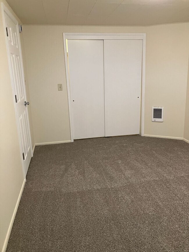 Building Photo - 803 N Main St