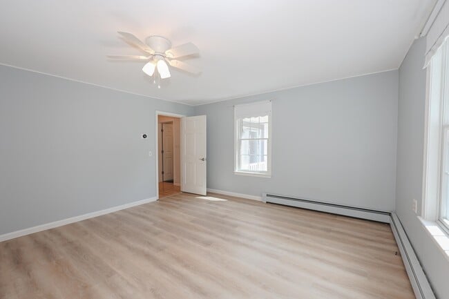 Building Photo - 55 Holbrook Hill Rd